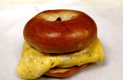 Egg_and_cheese_on_Bagel2_525x345